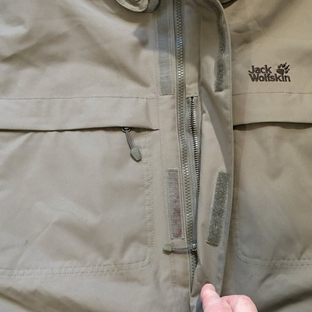 Men's Jack Wolfskin Coat - Picture 8 of 9